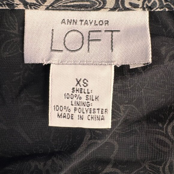 2/$18 SALE! Ann Taylor Loft XS Black Floral Faux Wrap Top 100% Silk Shell V Neck - Picture 3 of 7